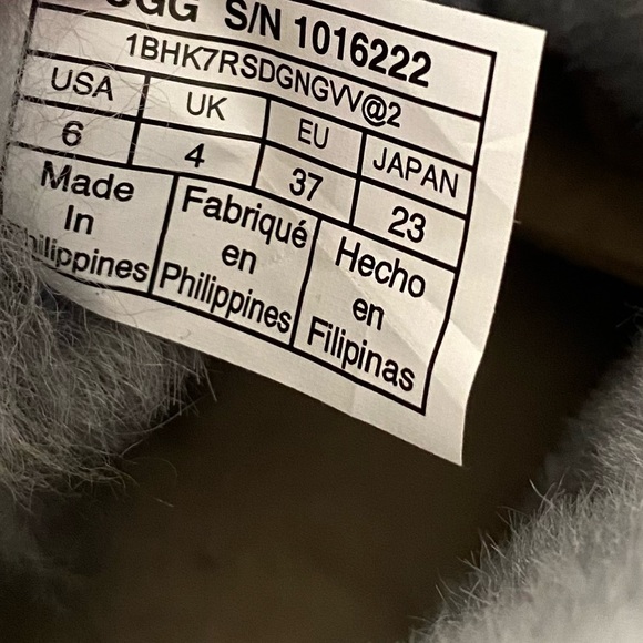 UGG Classic Mini Boots Ash Fog 6 New without Box - Picture 5 of 14